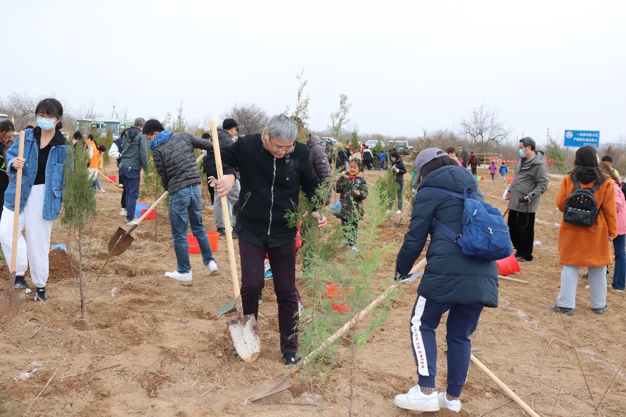 播種綠意 擁抱春天！康茂峰第二屆義務植樹活動圓滿結(jié)束